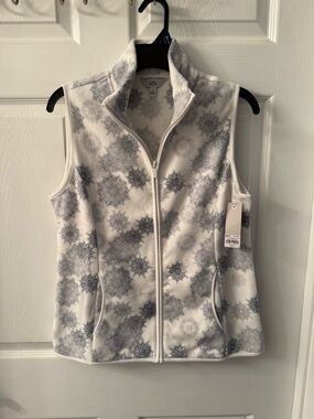 croft & barrow White and Gray Snowflake Zip Fleece